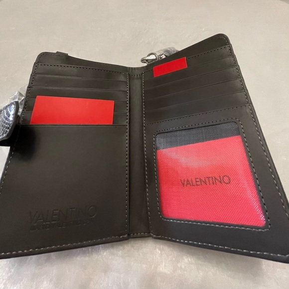 VALENTINO - Picture 6 of 8